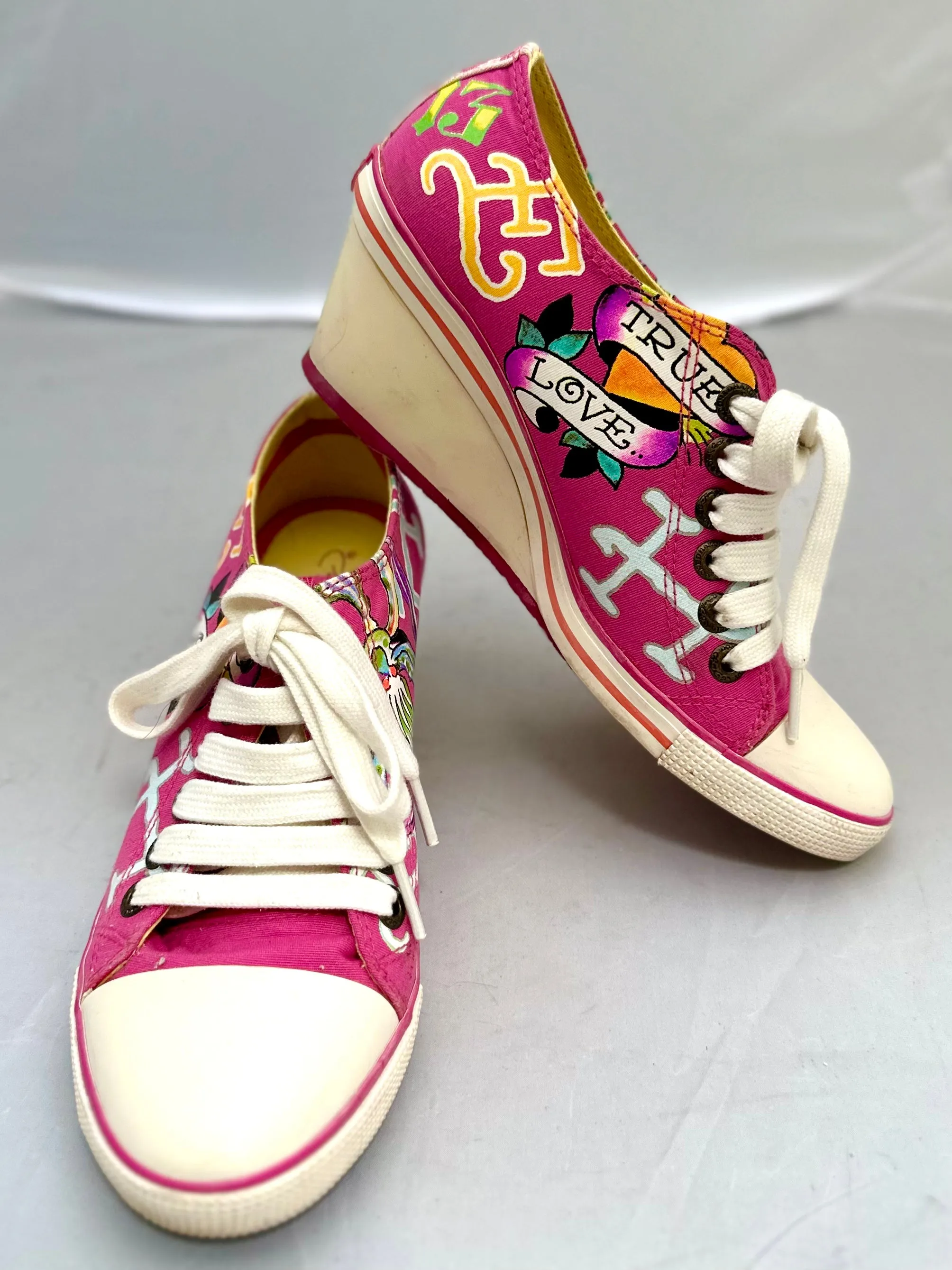 ED HARDY DESIGNS Tennis Shoes size 6 (PREOWNED)