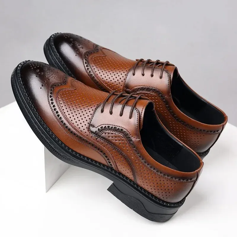 Men's Perforated Leather Wingtip Oxford Shoes with Brogue Design | Ideal for All Seasons