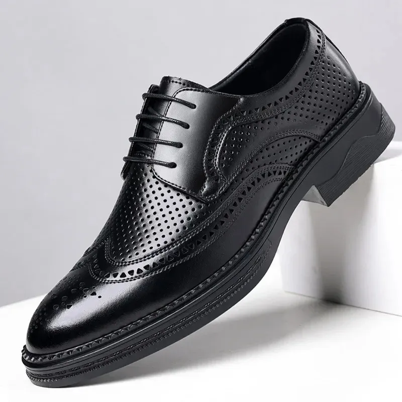 Men's Perforated Leather Wingtip Oxford Shoes with Brogue Design | Ideal for All Seasons