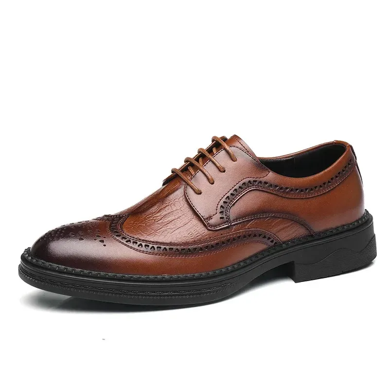 Men's Perforated Leather Wingtip Oxford Shoes with Brogue Design | Ideal for All Seasons