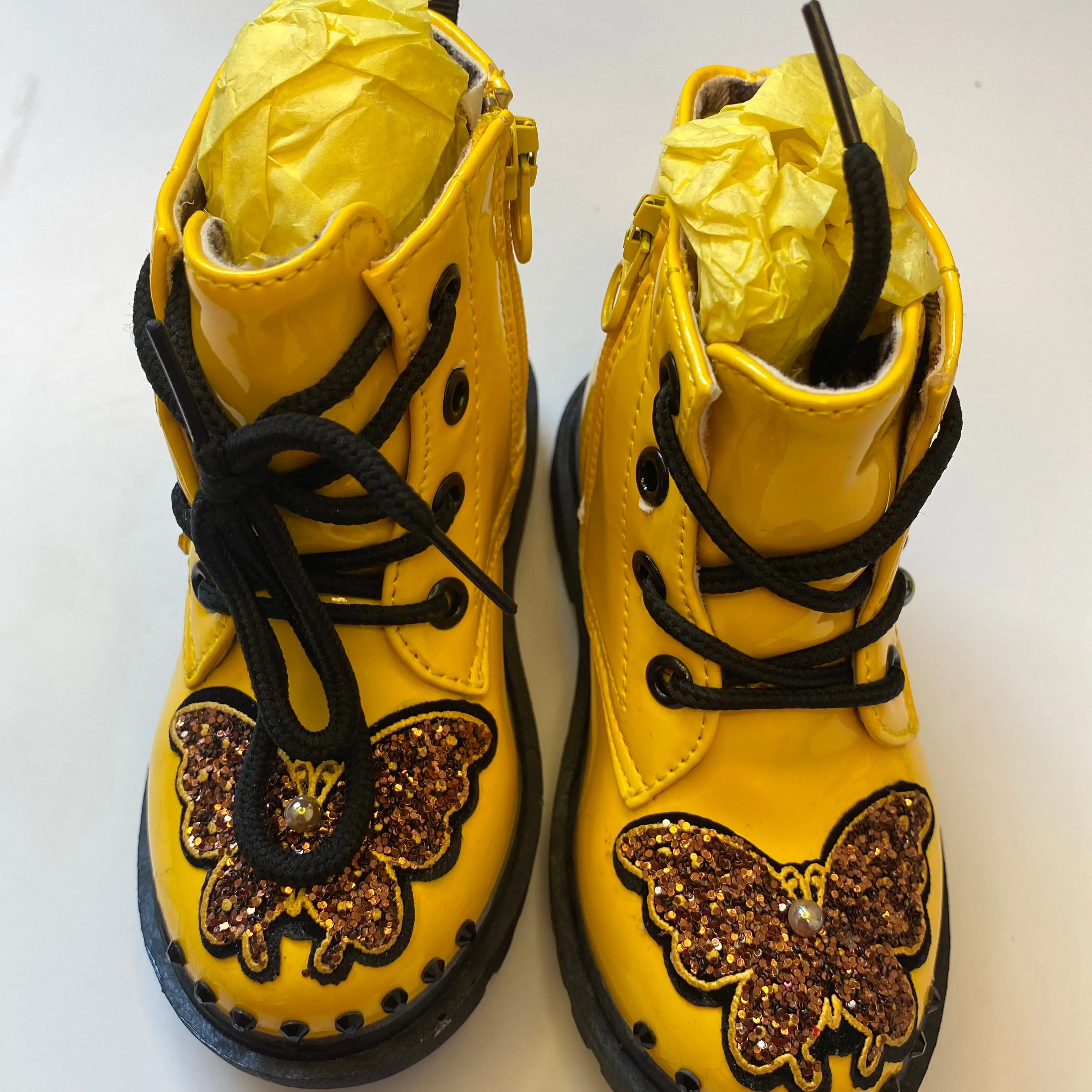 YELLOW 8 SIZE GIRLS CUSTOM BEDAZZLED ONE OF A KIND BOOTS